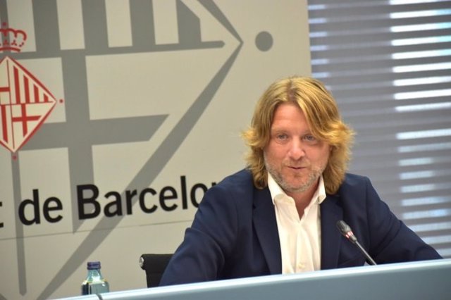 El concejal de Deportes de Barcelona, David Escudé, en una rueda de prensa telemática este miércoles sobre la reapertura progresiva de las instalaciones deportivas municipales por el Covid-19.