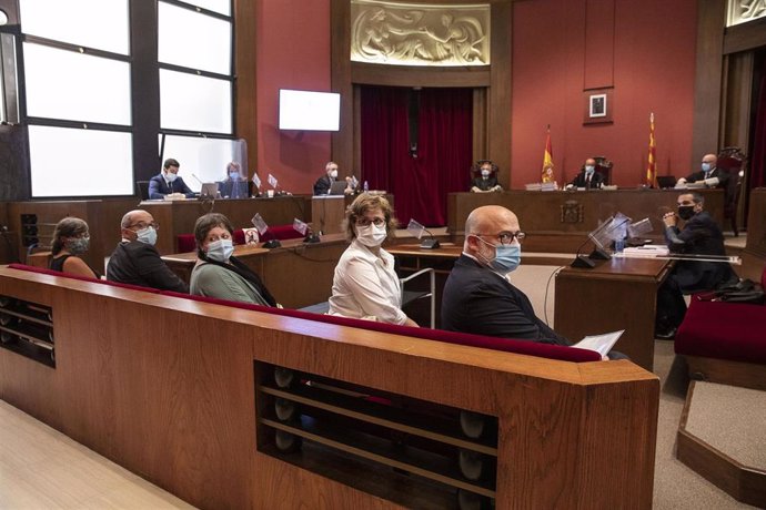 Juicio en el Tribunal Superior de Justicia de Catalunya a los exmiembros de la Mesa del Parlament Anna Simó (ERC), Ramona Barrufet, Lluís Corominas y Lluís Guinó (JxSí), y la exdiputada de la CUP Mireia Boya, el 21 de julio de 2020.