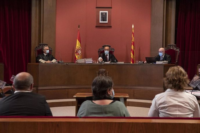 Juicio en el Tribunal Superior de Justicia de Catalunya (TSJC) a los exmiembros de la Mesa del Parlament Anna Simó (ERC), Ramona Barrufet, Lluís Corominas y Lluís Guinó (JxSí), y la exdiputada de la CUP Mireia Boya, en Barcelona el 21 de julio de 2020.