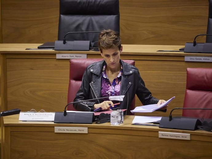 La presidenta del Gobierno de Navarra, María Chivite, durante un pleno del Parlamento de Navarra.