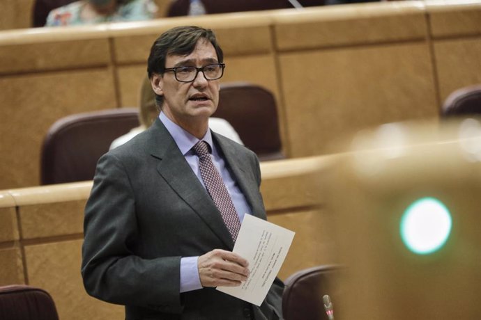 El ministro de Sanidad, Salvador Illa, durante su intervención en una sesión de control al Gobierno en el Senado, en Madrid.