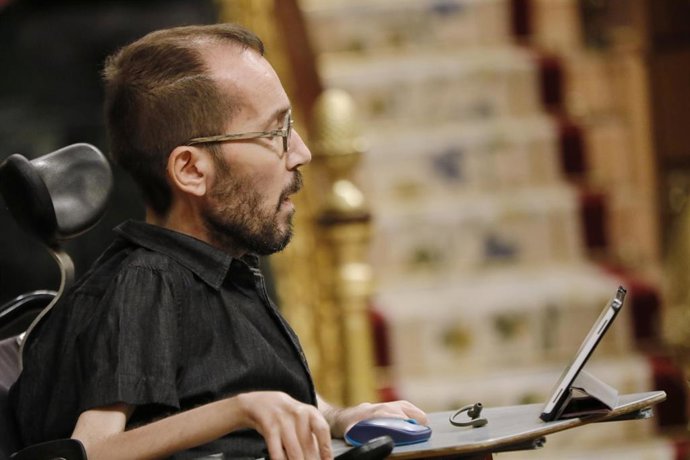 El portavoz de Unidas Podemos en el Congreso, Pablo Echenique, interviene en  una sesión plenaria en el Congreso de los Diputados, en Madrid (España), a 21 de julio de 2020. Durante el pleno, el Congreso debate y vota, para su aprobación definitiva, las