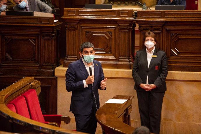 El conseller de Trabajo, Asuntos Sociales y Familias de la Generalitat, Chakir el Homrani, en el pleno del Parlament del 22 de julio de 2020