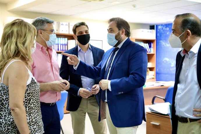 Núñez reclama a Page que pelee por los fondos europeos para C-LM y sugiere usarlos en ayudas directas a la contratación