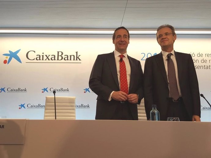 El consejero delegado de CaixaBank, Gonzalo Gortázar, y el presidente, Jordi Gual
