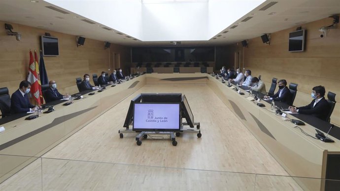 Reunión de Mañueco con el sector taurino.