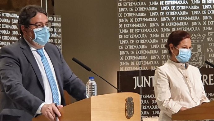 El vicepresidente segundo de la Junta y consejero de Sanidad, José María Vergeles, y la vicepresidenta primera, Pilar Blanco-Morales