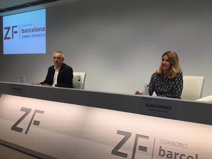 El delegado especial del Estado en el CZFB, Pere Navarro, y la directora general del consorcio, Blanca Sorigué, en rueda de prensa, el 22 de julio de 2020.