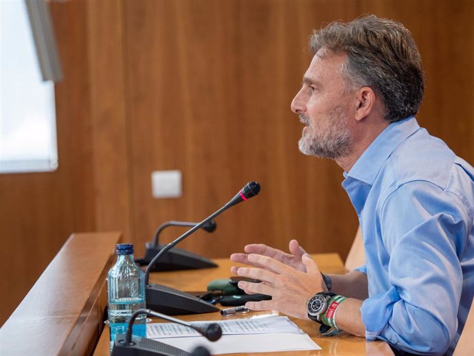 El portavoz parlamentario del PSOE-A, José Fiscal, en rueda de prensa