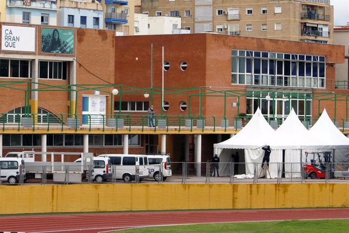 Operarios cuando montaban el hospital de campaña en la Ciudad de Deportiva de Carranque. Málaga a 2 de marzo del 2020