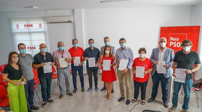 Alcaldes socialistas presentan sus alegaciones para que el anteproyecto de la Ley de Impulso para la Sostenibilidad del Territorio de Andalucía que elabora la Junta incluya las más de 21.000 casas cueva de la provincia de Granada.