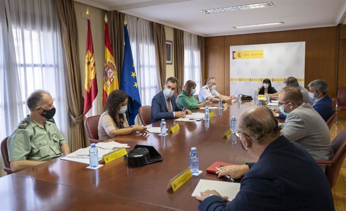 Reunión del delegado del Gobierno, la presidenta de la FEMP, el presidente de la Diputación de Toledo y la directora de Vivienda de la JCCM para abordar la ocupación ilegal de viviendas en C-LM.