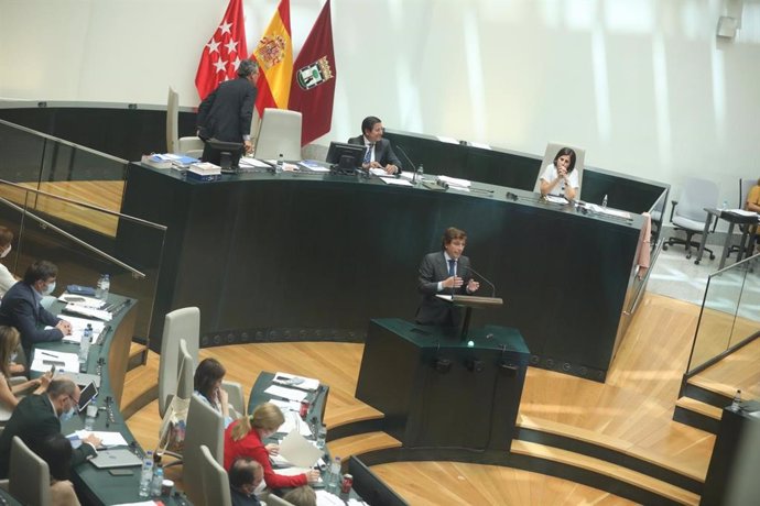 El alcalde de Madrid, José Luis Martínez-Almeida, interviene en el pleno municipal del Palacio de Cibeles.