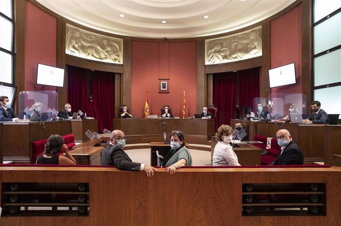 Juicio en el Tribunal Superior de Justicia de Catalunya (TSJC) a los exmiembros de la Mesa del Parlament Anna Simó (ERC), Ramona Barrufet, Lluís Corominas y Lluís Guinó (JxSí), y la exdiputada de la CUP Mireia Boya, en Barcelona el 21 de julio de 2020.