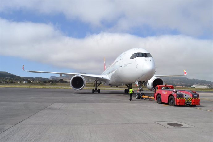 El Airbus A350 de Iberia aterriza por primera vez en Tenerife
