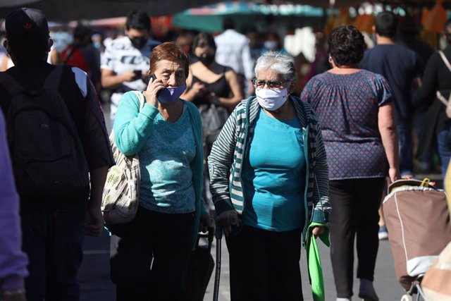 Coronavirus.- Chile relaja las restricciones y permite que los mayores de 75 año