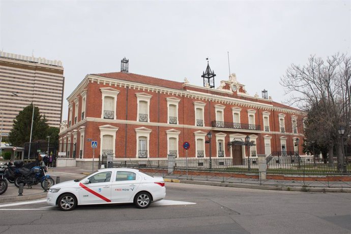 Fachada y zonas exteriores del Hospital Militar Gómez Ulla donde se lucha contra el coronavirus, en Madrid (España), a 18 de marzo de 2020.