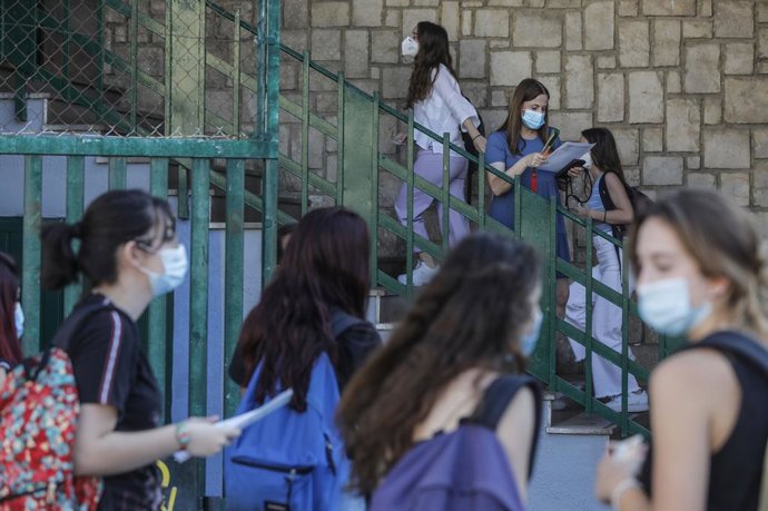 Estudiants de batxillerat es preparen per a realitzar els exmens Selectivitat o Proves d'Accés a la Universitat (PAU), a Valncia, Comunitat Valenciana (Espanya), a 7 de juliol de 2020. 