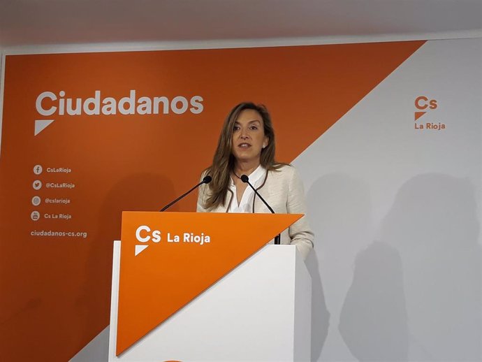 La diputada de Ciudadanos La RIoja, Belinda León, en comparecencia de prensa