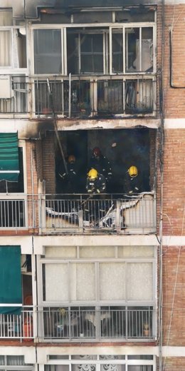 Incendio en una vivienda en la calle Mirapetunias de la zona de Miraflores (Málaga)