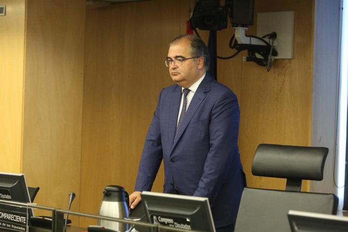 El expresidente del Banco Popular Ángel Ron comparece en la Comisión de Investigación del Congreso acerca de la crisis financiera en España y el programa de asistencia