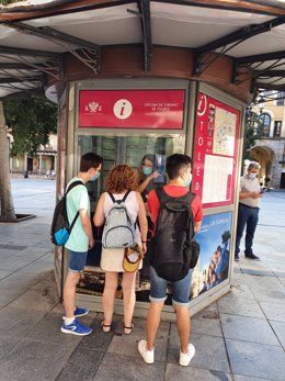 Quiosco de turismo del Ayuntamiento en la plaza de Zocodover de Toledo.