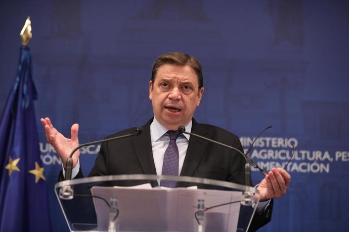 El ministro de Agricultura, Pesca y Alimentación, Luis Planas ofrece una rueda de prensa en la sede del Ministerio, previa a la Conferencia Sectorial de Agricultura y Desarrollo Rural, en Madrid (España).