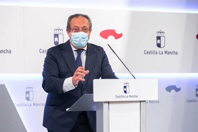 El consejero de Hacienda y Administraciones Públicas, Juan Alfomnso Ruiz Molina, en rueda de prensa.