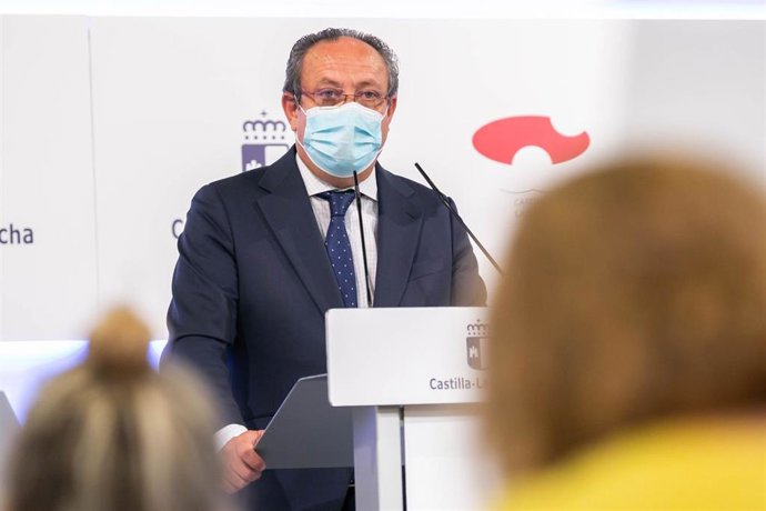 El consejero de Hacienda y Administraciones Públicas, Juan Alfonso Ruiz Molina, en rueda de prensa.