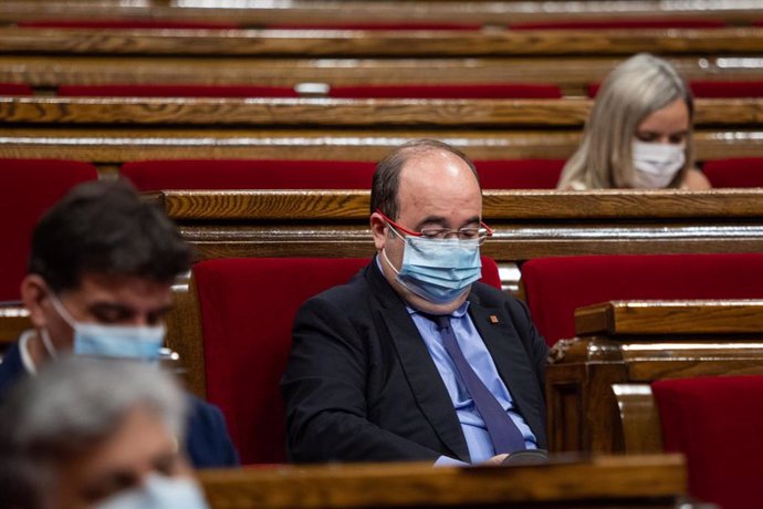 El líder del PSC, Miquel Iceta, durante un pleno de control al Gobierno de la Generalitat, marcado principalmente por la gestión del COVID-19, en el Parlamento catalán, en Barcelona, Cataluña (España), a 22 de julio de 2020.