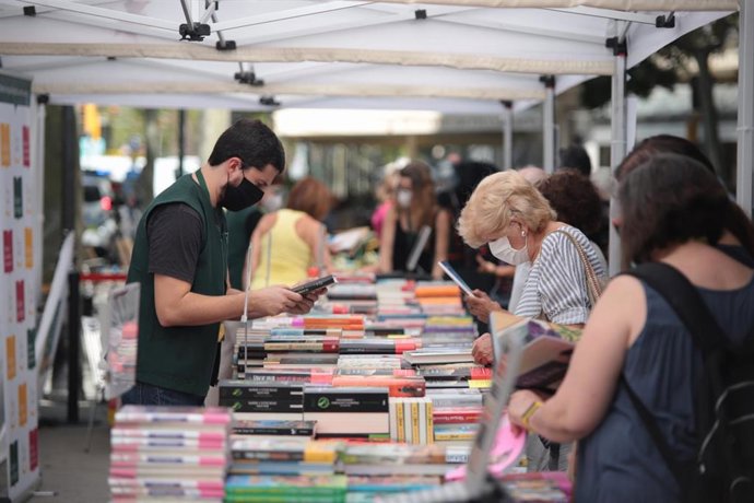 Dia del Libro y la Rosa en Barcelona, tras aplazarse Sant Jordi por el coronavirus