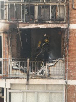 Incendio en la quinta planta de un edificio en la calle Mirapetunias de la barriada de Miraflores (Málaga)
