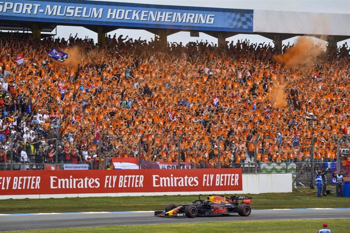 El piloto Max Verstappen (Red Bull) celebra su victoria en el Gran Premio de 2019 de Fórmula 1 en Hockenheim (Alemania)