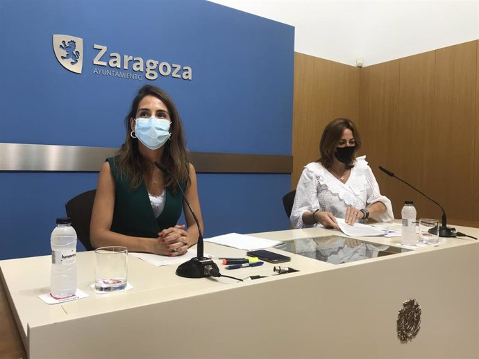 Las concejalas de Hacienda y Servicios Públicos de Zaragoza, María Navarro y Natalia Chueca.