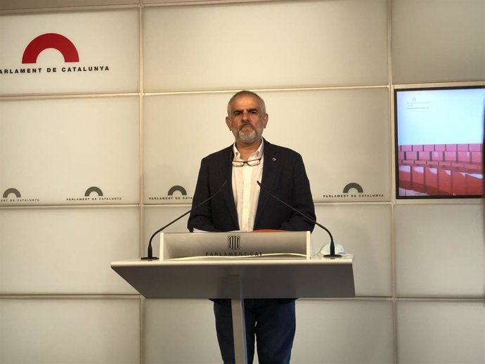 El presidente de Cs en el Parlament, Carlos Carrizosa, en rueda de prensa este jueves 23 de julio