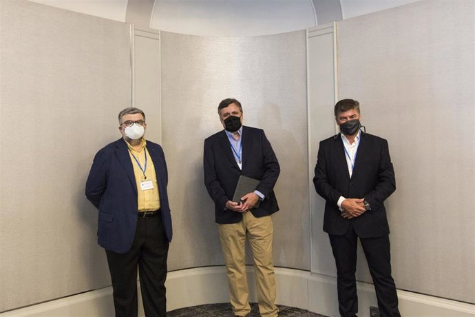 (Izda.A Dcha.): Jordi Berenguer (Vicerrector UPC) Pau Palls (Pte. Clúster IAQ) Antoni Cañete (Pimec) Presentan El Clúster IAQ En Barcelona El 23/7/2020