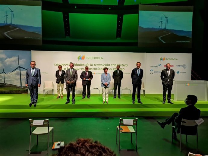 Acto de firma de contratos de Iberdrola con seis empresas asturianas.