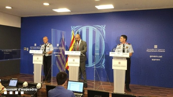 El conseller Miquel Buch, el comisario jefe de la Región Metropolitana de Barcelona, Carles Anfruns, y el jefe de la División de Investigación Criminal de Barcelona, Joan Carles Granja, presentan el dispositivo Tremall, el 23 de julio de 2020.