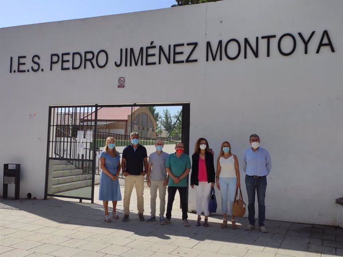 Visita de la delegada de Educación al IES Pedro Jiménez Montoya de Baza (Granada).