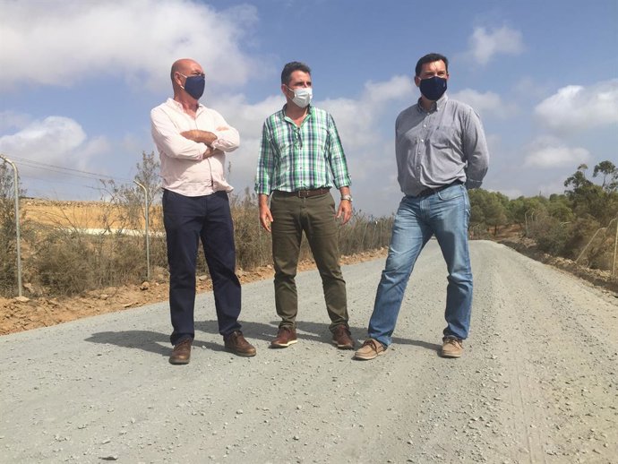 Huelva.- La Junta supervisa obras en caminos rurales de Lepe y Villablanca, que 