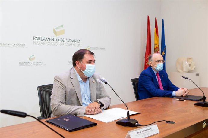 Unai Hualde y Andrés Urrutia en la firma del convenio
