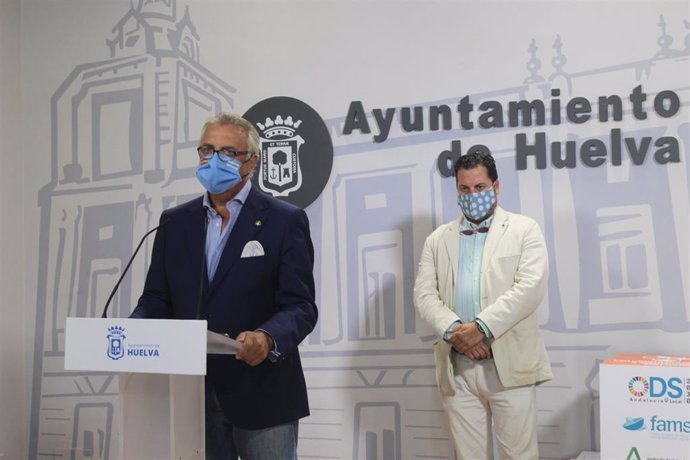 El concejal del PP en el Ayuntamiento de Huelva, Paco Millán, en rueda de prensa.