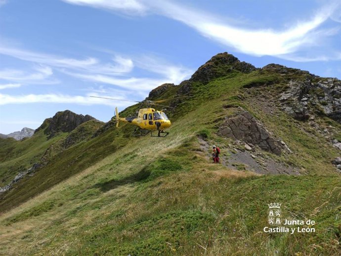Rescate de un montañero indispuesto en el pico Verdes de Cable, en Burón (León).