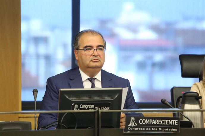 El expresidente del Banco Popular Ángel Ron comparece en la Comisión de Investigación del Congreso acerca de la crisis financiera en España y el programa de asistencia