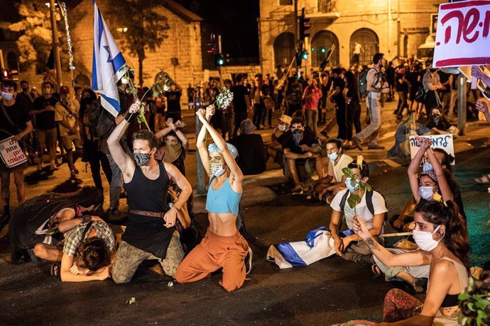 Protesta contra el primer ministro de Israel, Benjamin Netanyahu, frente a su residencia en Jerusalén. 