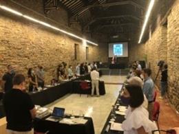 EL PLENO DEL AYUNTAMIENTO DE VITORIA GUARDA UN minuto de silencio por el homicidio de un joven en Vitoria