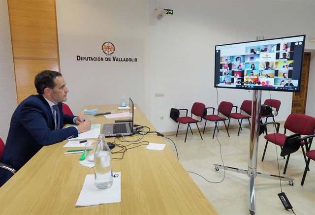 Conrado Íscar preside de forma telemática el Pleno de la Diputación de Valladolid.
