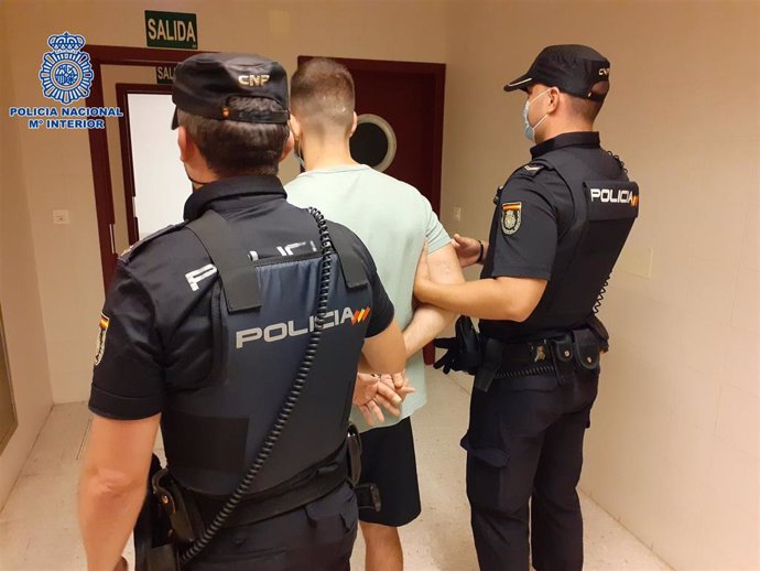 Detención de un varón por homicidio en grado de tentativa, tras agredir a un joven con arma blanca en el casco antiguo de Logroño