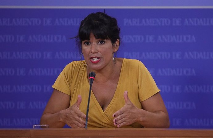 La presidenta del grupo parlamentario de Adelante Andalucía, Teresa Rodríguez, en rueda de prensa este viernes