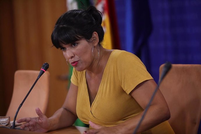 La presidenta del grupo parlamentario de Adelante Andalucía, Teresa Rodríguez, en rueda de prensa